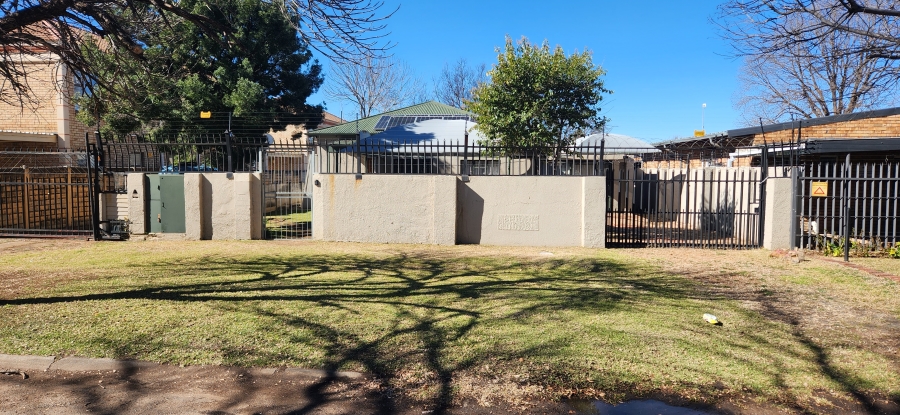 30 Bedroom Property for Sale in Kannoniers Park North West